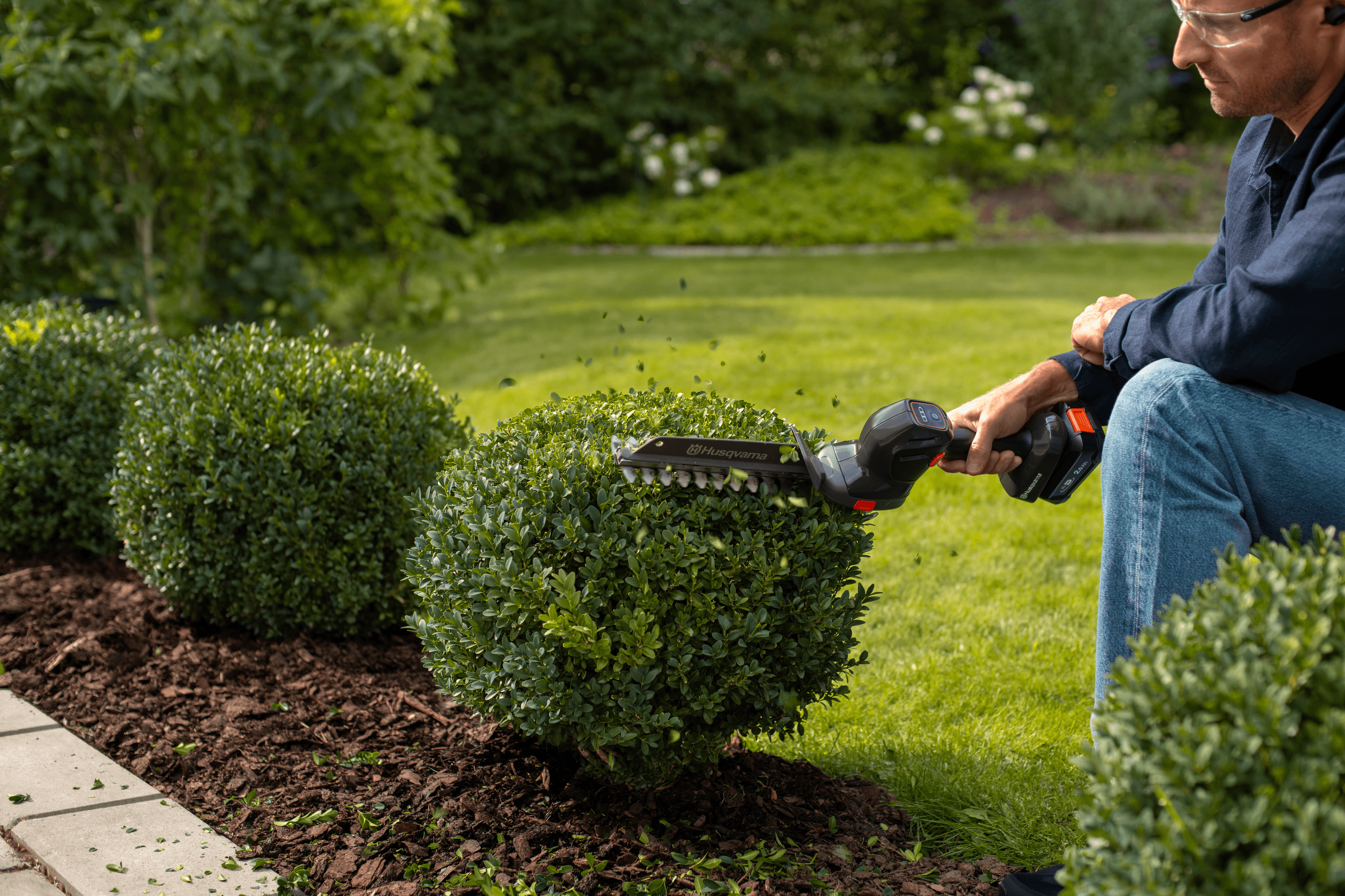 Aspire™ Shrub Shear 18V + Pole with battery and charger image 4