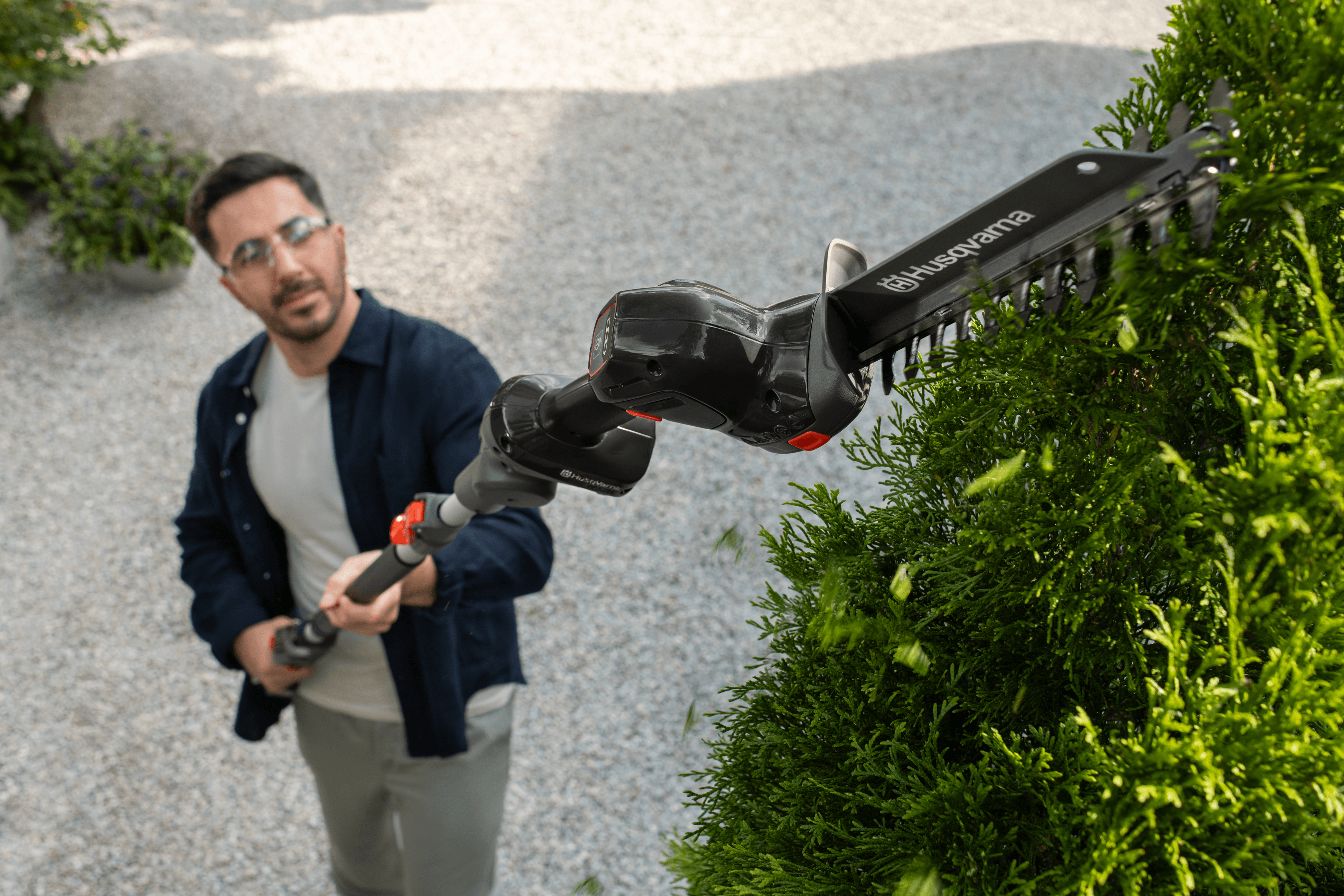 Aspire™ Shrub Shear 18V + Pole with battery and charger image 5