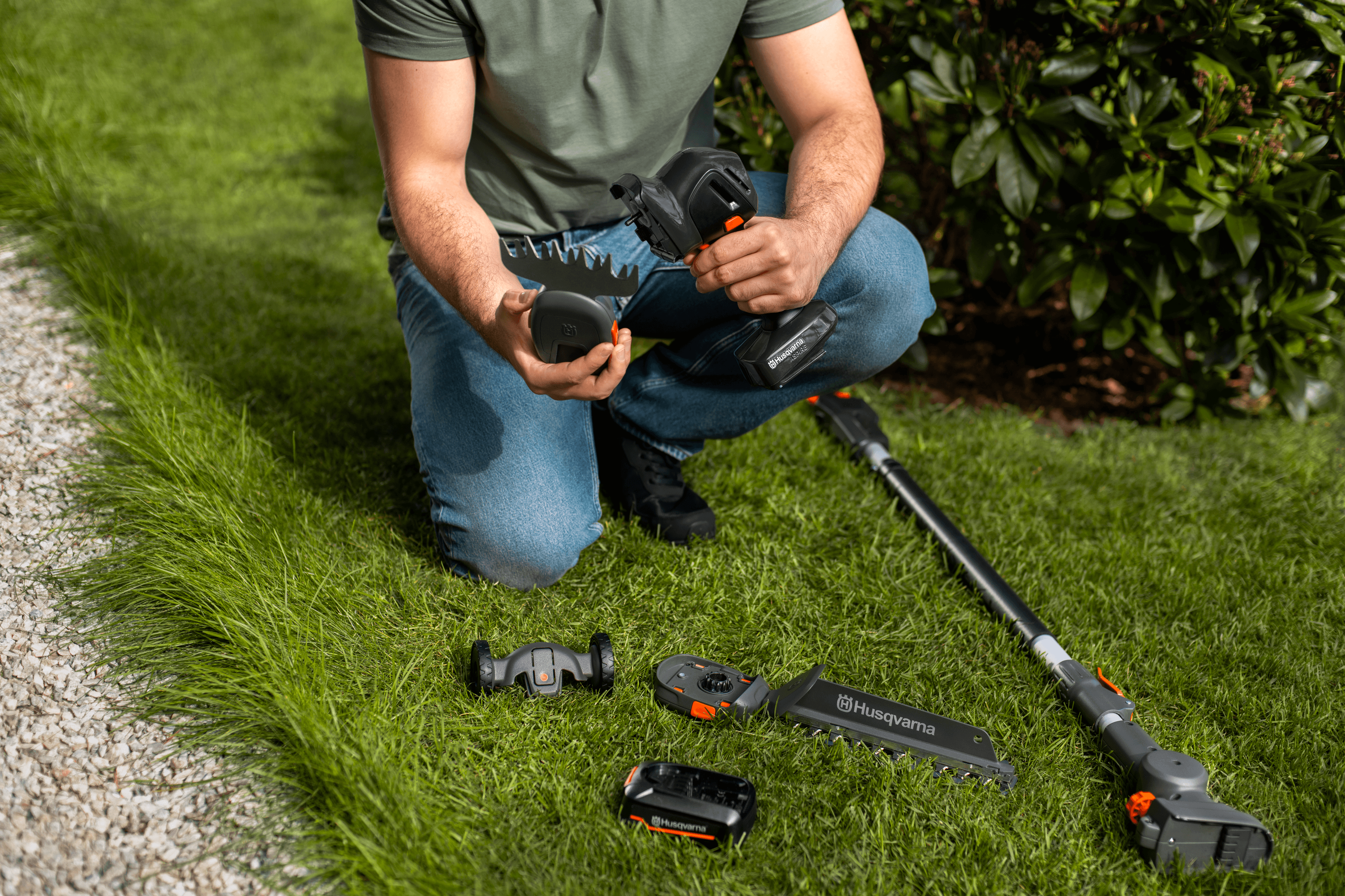 Aspire™ Shrub Shear 18V + Pole with battery and charger image 7